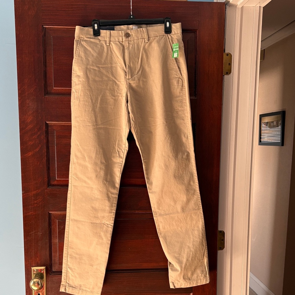 GAP Men's Easential Khaki Chinos
